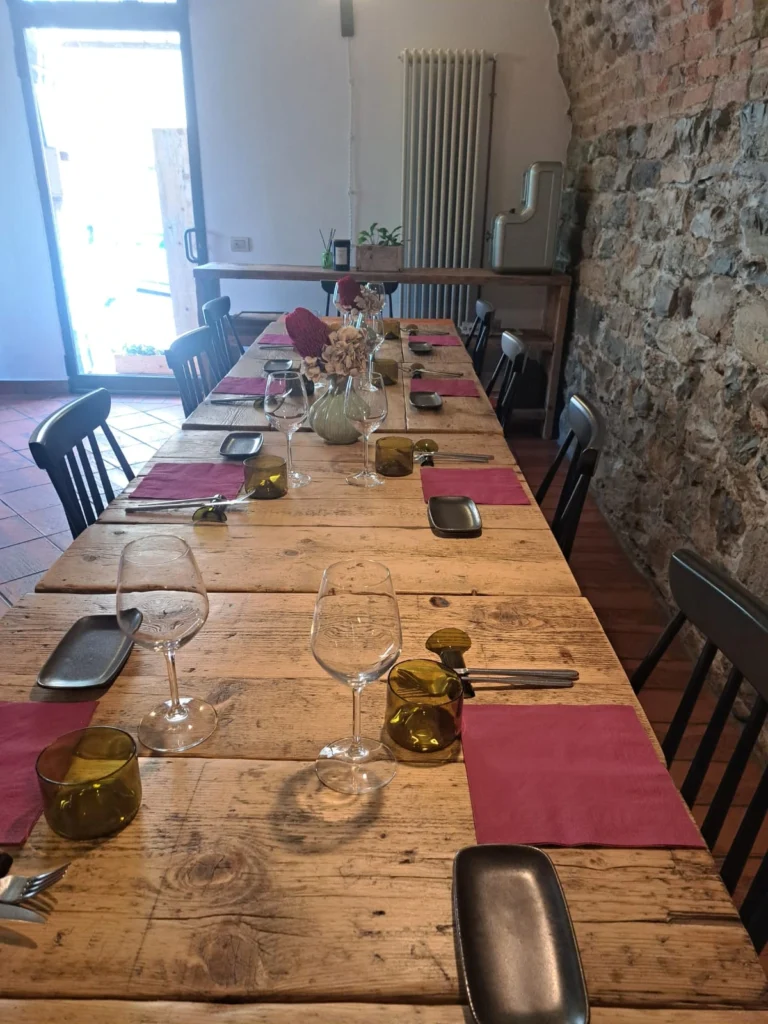 Platos de cocina italiana tradicional durante la visita a Bergamo