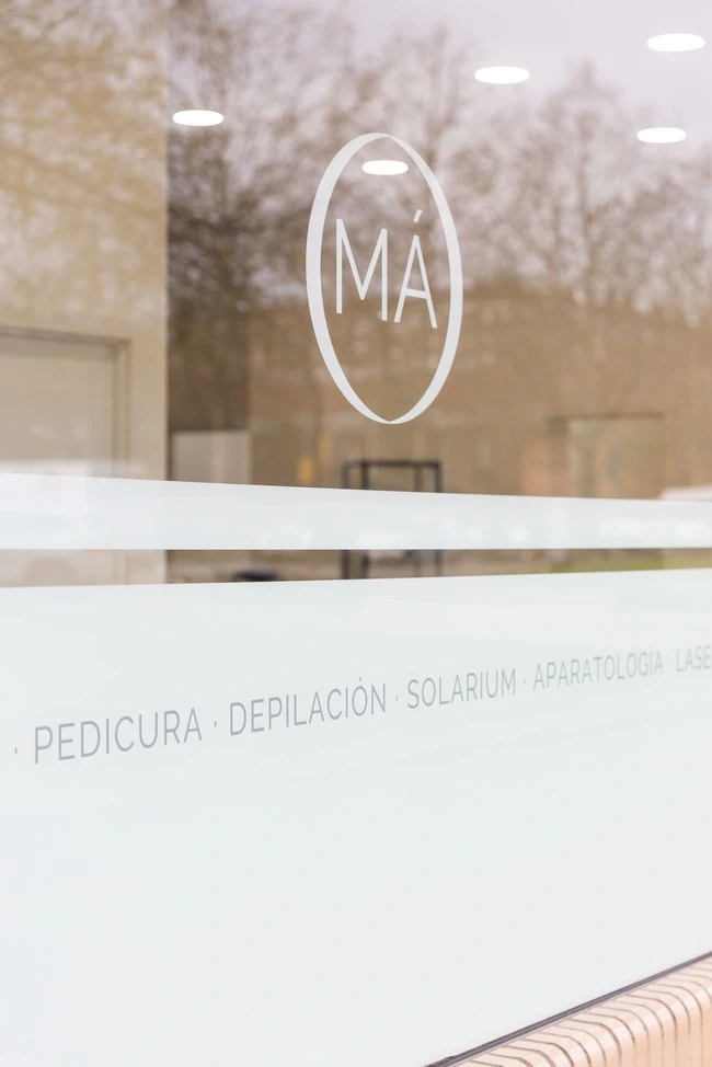 Detalle exterior del Centro de Estética Avanzada