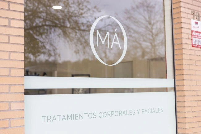 Fachada del Centro de Estética Avanzada en Gijón