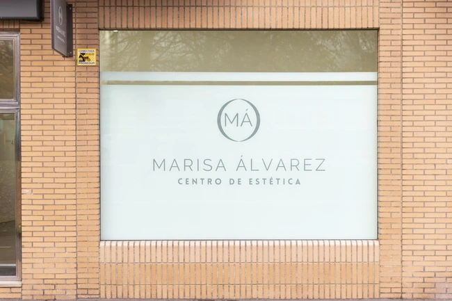 Entrada y fachada del Centro de Estética Avanzada Marisa Álvarez en Gijón