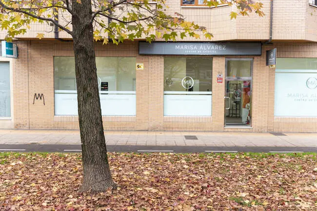 Entrada y fachada del Centro de Estética Avanzada Marisa Álvarez en Gijón